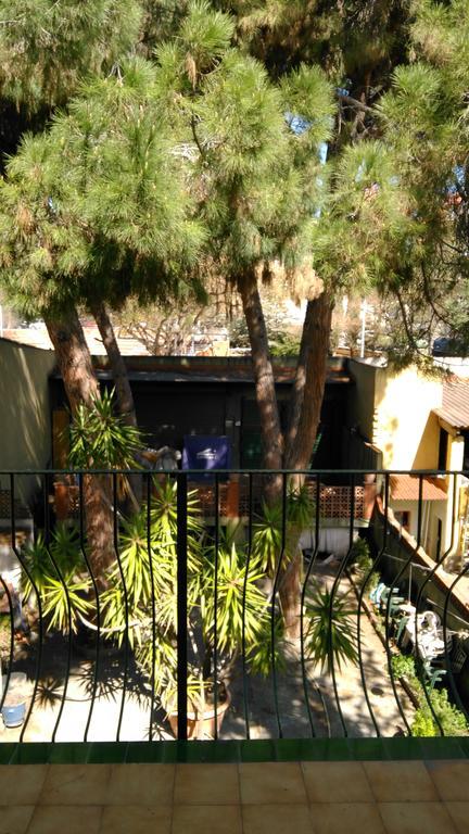 Hostal Porta De Ferro Sant Boi de Llobregat Zewnętrze zdjęcie