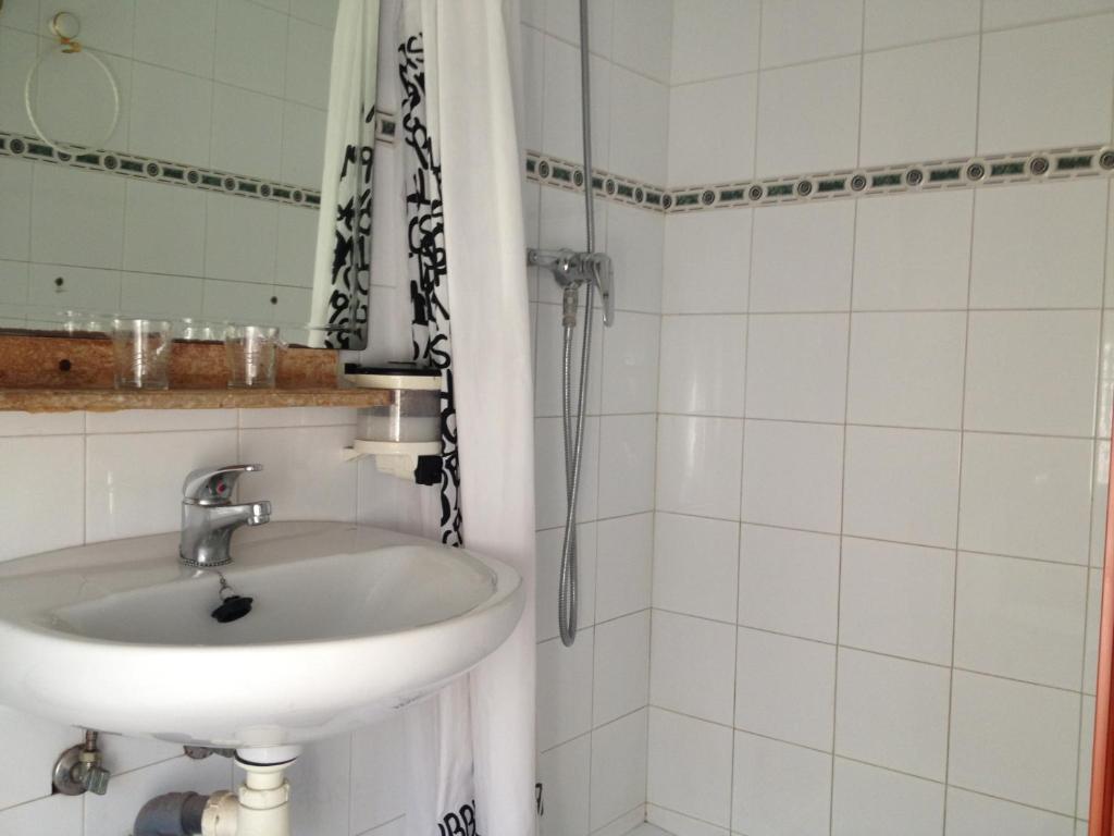Hostal Porta De Ferro Sant Boi de Llobregat Zewnętrze zdjęcie