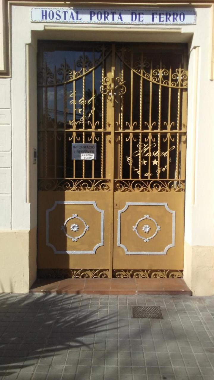 Hostal Porta De Ferro Sant Boi de Llobregat Zewnętrze zdjęcie