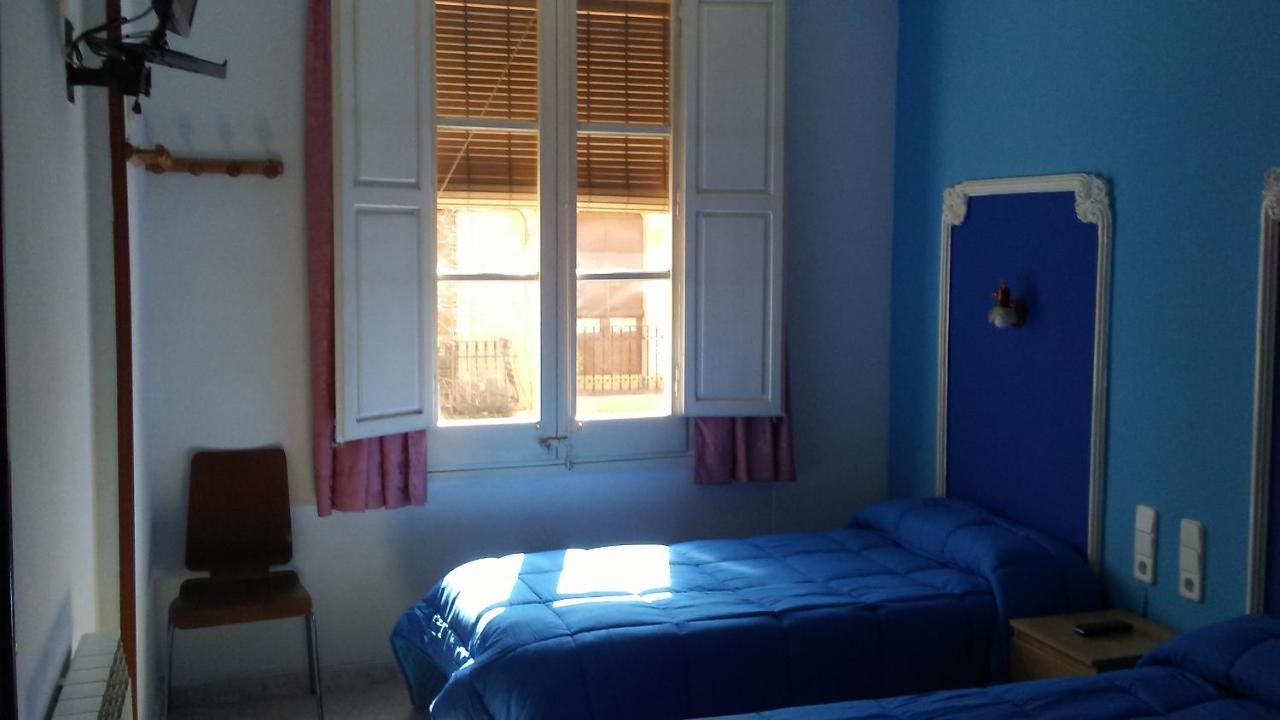 Hostal Porta De Ferro Sant Boi de Llobregat Zewnętrze zdjęcie