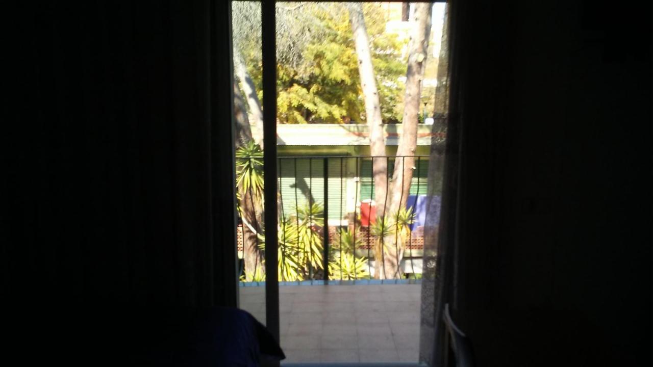 Hostal Porta De Ferro Sant Boi de Llobregat Zewnętrze zdjęcie